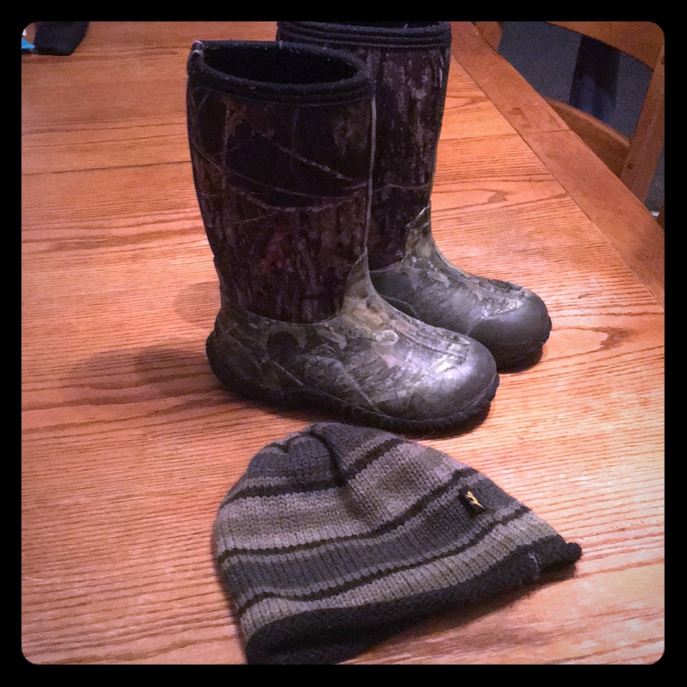 Beautiful kids Boggs boots!
